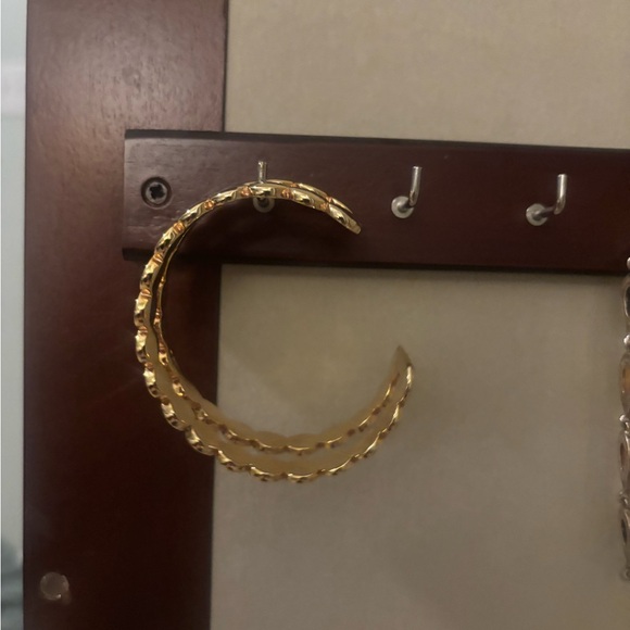 NWOT - Ann Taylor gold plated bangle bracelet - Picture 6 of 6